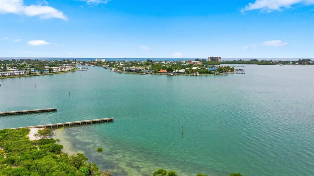 21 HARBOUR ISLE DRIVE W #302 Fort Pierce, FL 34949