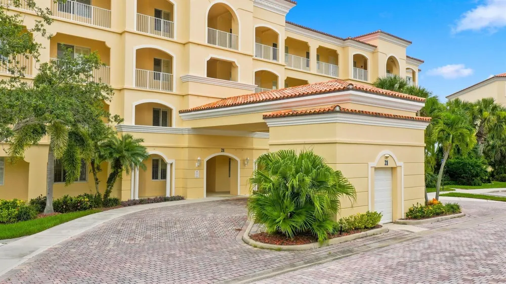 21 HARBOUR ISLE DRIVE W #302 Fort Pierce, FL 34949