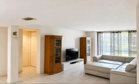 3740 INVERRARY DRIVE #1E
