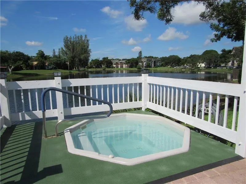 3740 INVERRARY DRIVE #1E Lauderhill, FL 33319