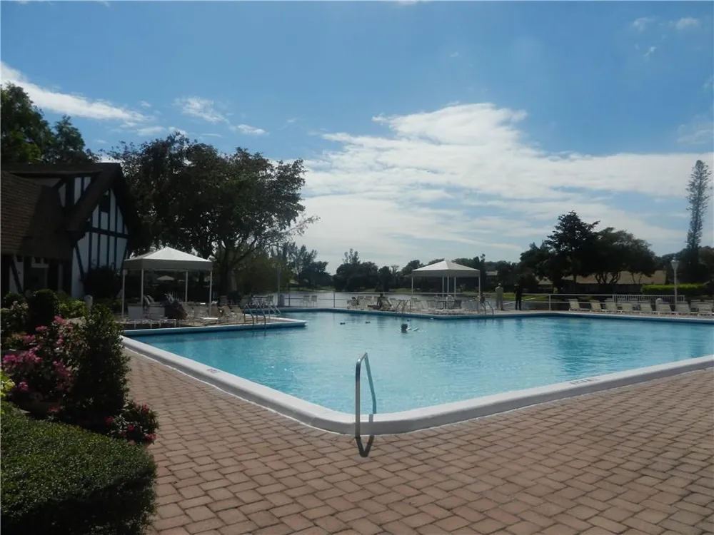 3740 INVERRARY DRIVE #1E Lauderhill, FL 33319