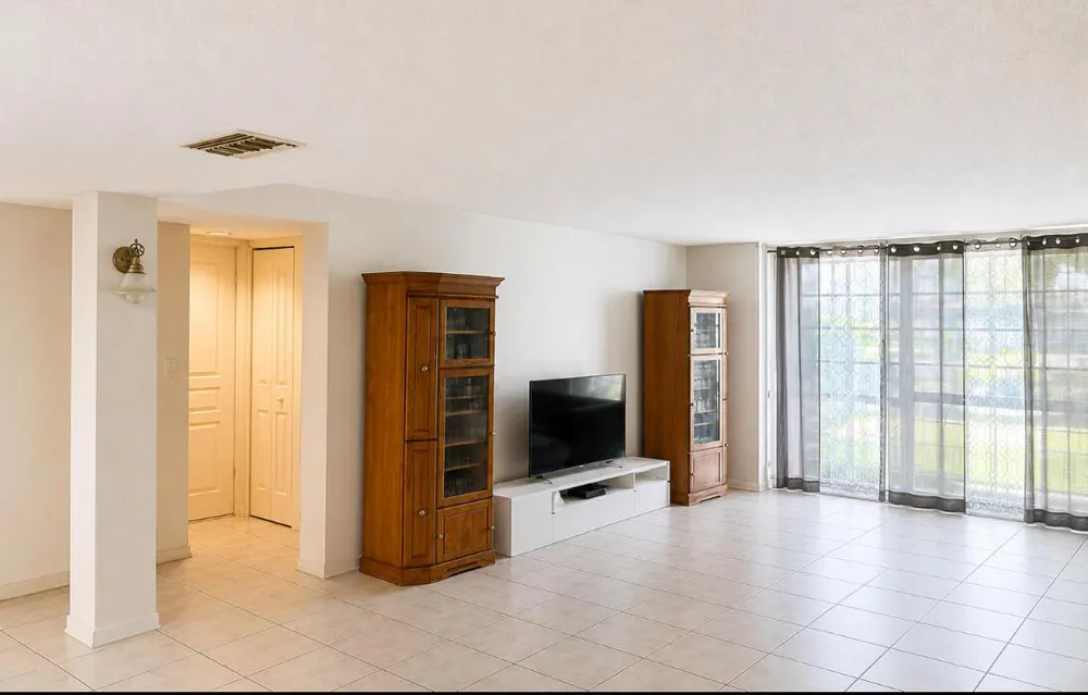 3740 INVERRARY DRIVE #1E Lauderhill, FL 33319