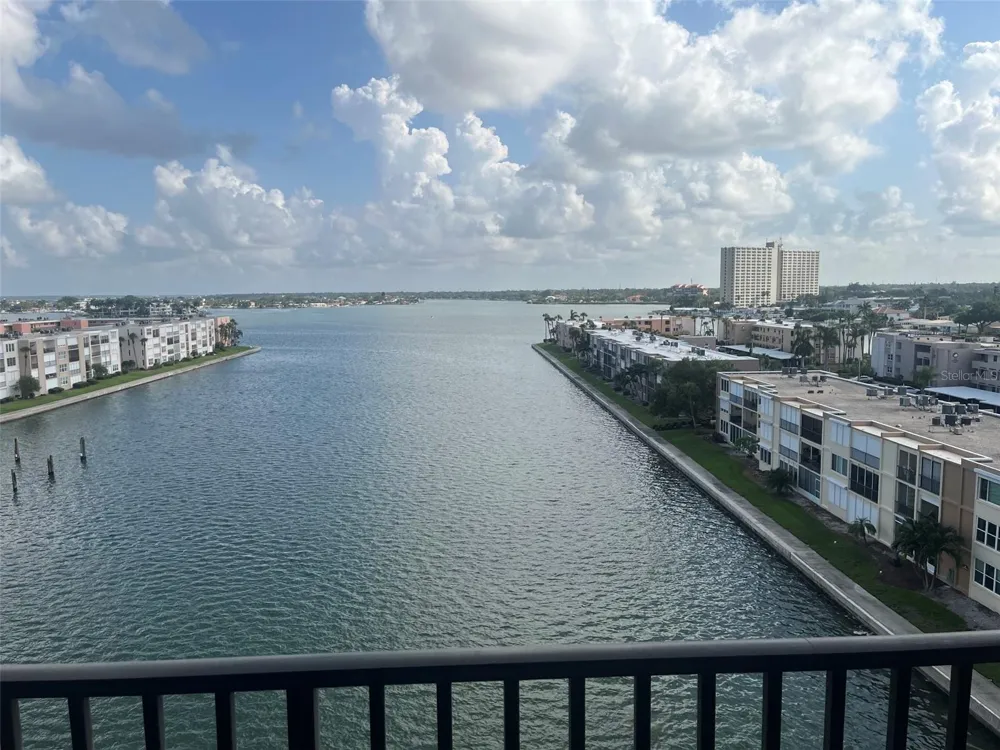 7300 SUN ISLAND DRIVE S #702 South Pasadena, FL 33707