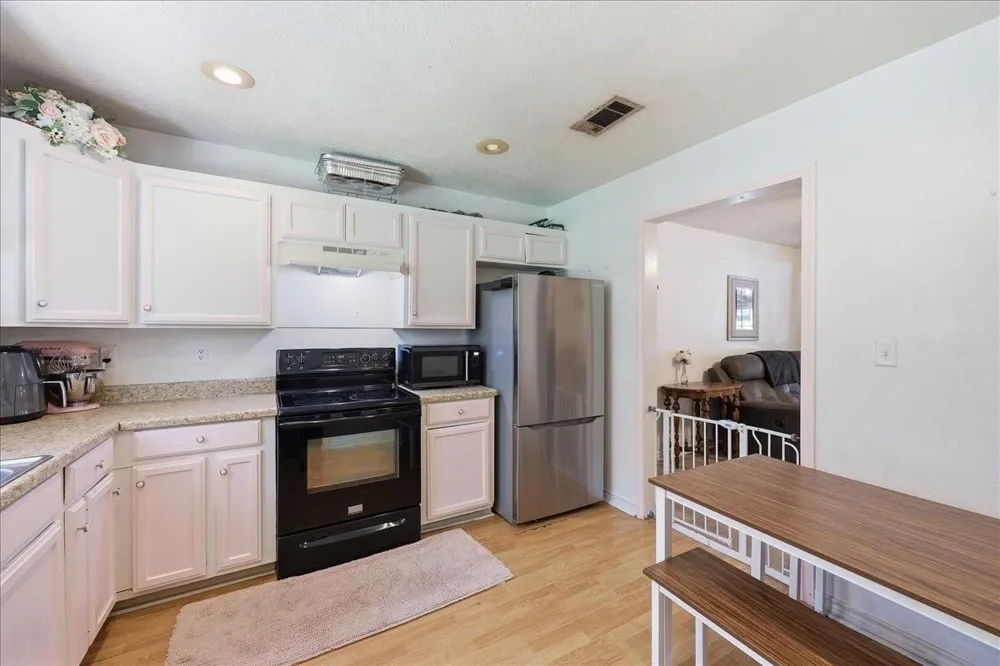 2260 S Timberlane Street Vidor, TX 77662