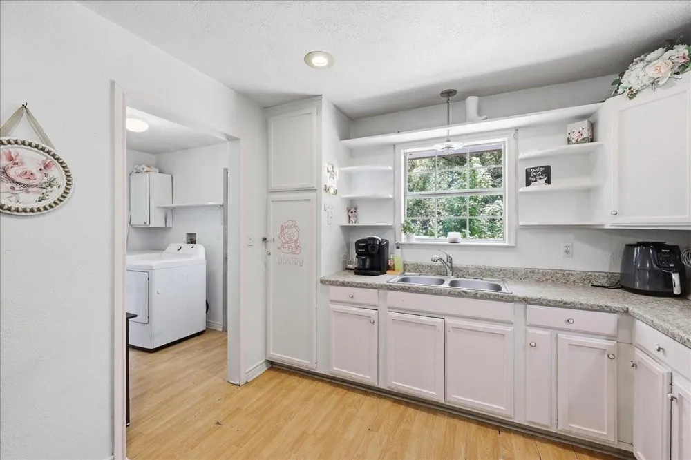 2260 S Timberlane Street Vidor, TX 77662