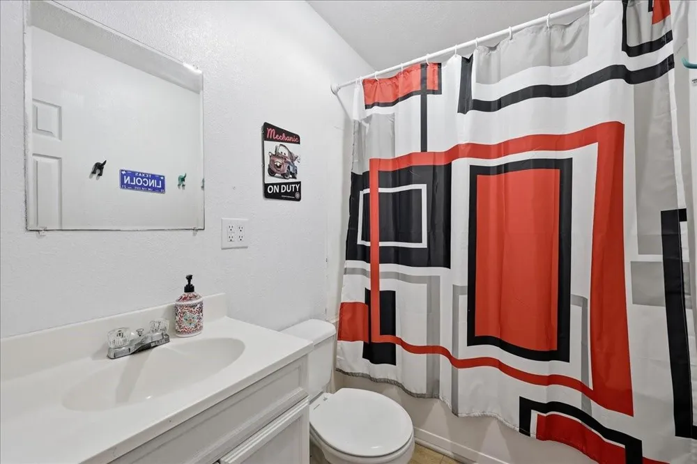 2260 S Timberlane Street Vidor, TX 77662