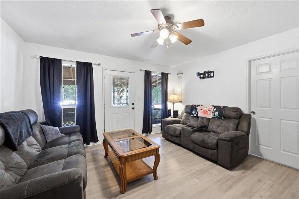 2260 S Timberlane Street Vidor, TX 77662