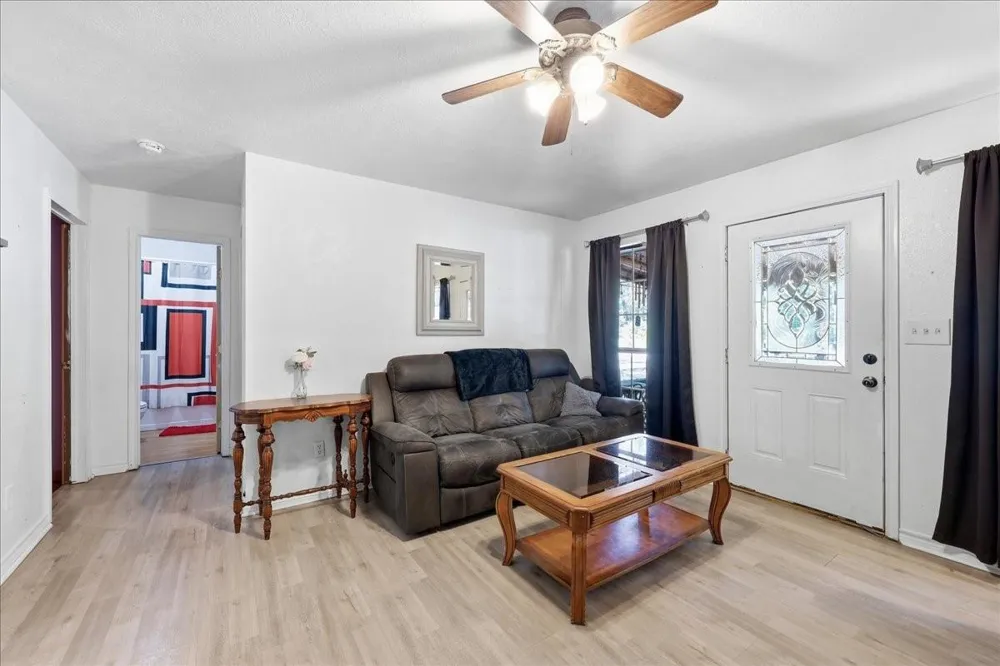 2260 S Timberlane Street Vidor, TX 77662