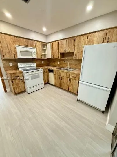 3931 SW 51st St #3933 Dania Beach, FL 33312