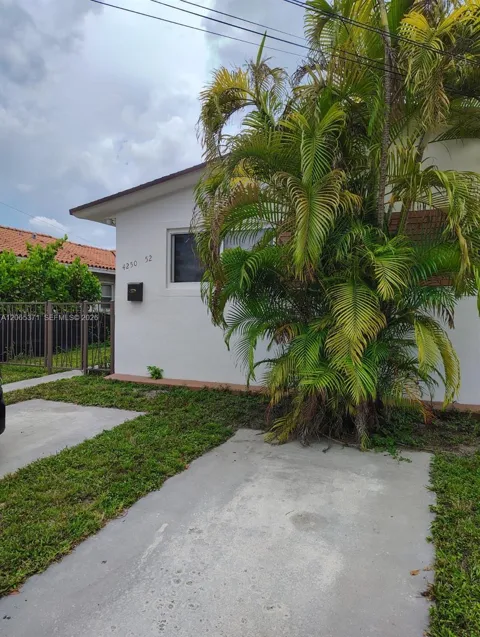 4252 NW 3rd St #4252