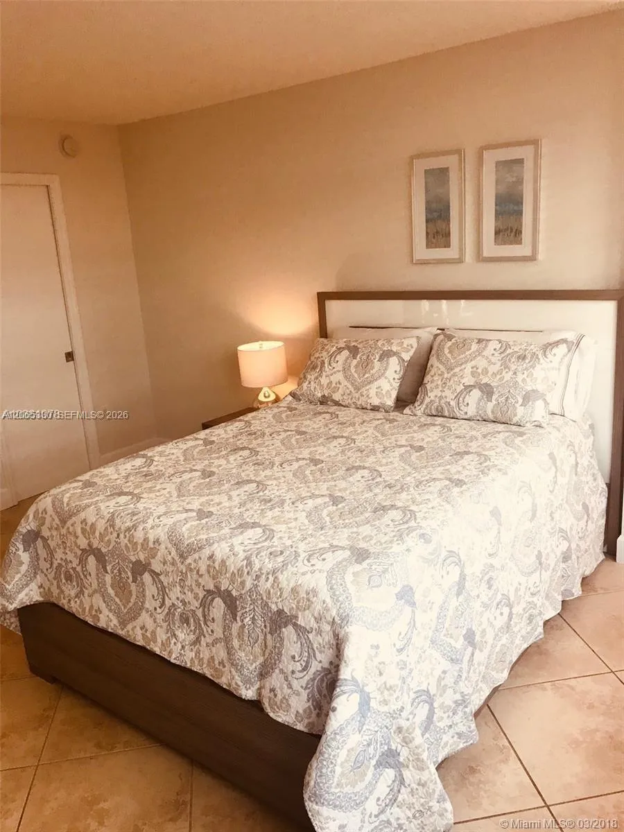 6917 Collins Ave #912 Miami Beach, FL 33141