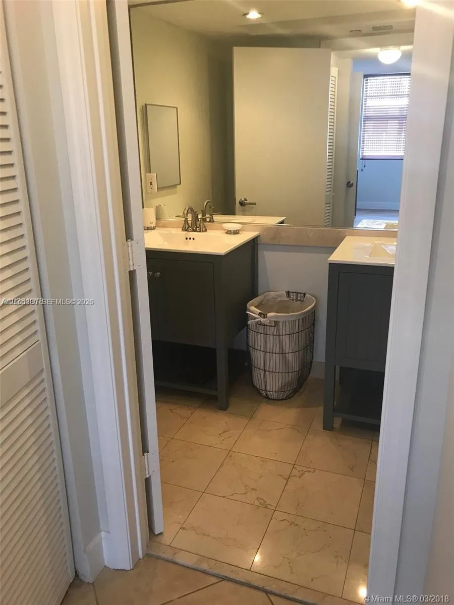 6917 Collins Ave #912 Miami Beach, FL 33141