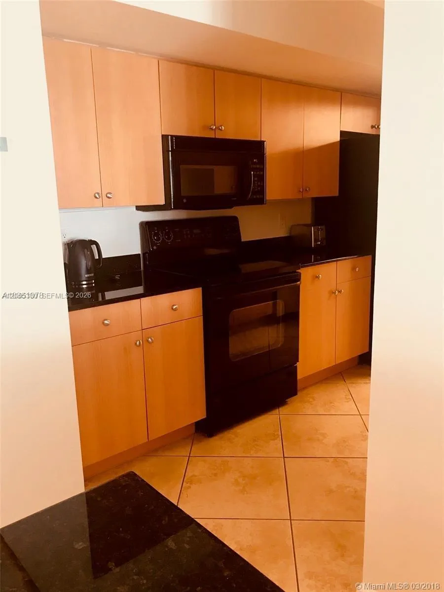 6917 Collins Ave #912 Miami Beach, FL 33141