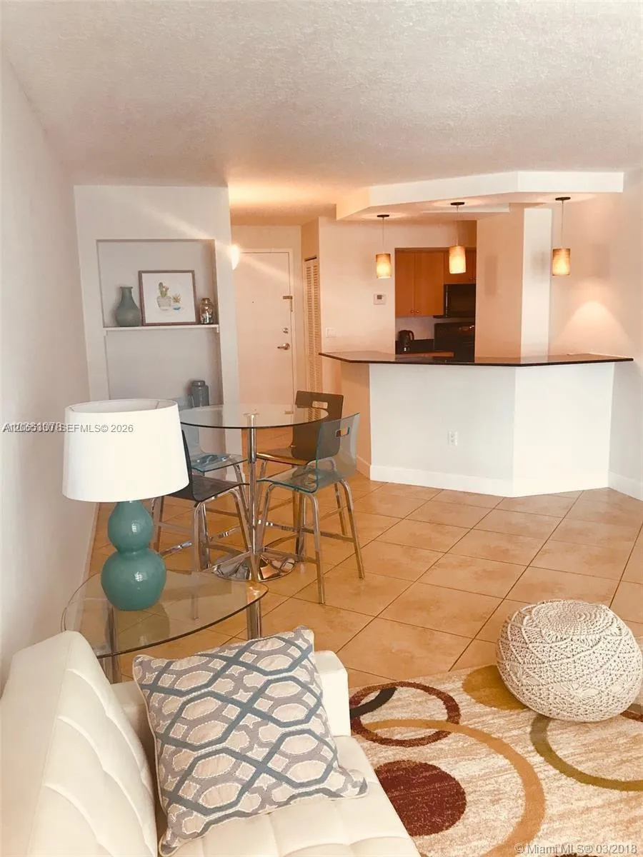 6917 Collins Ave #912 Miami Beach, FL 33141