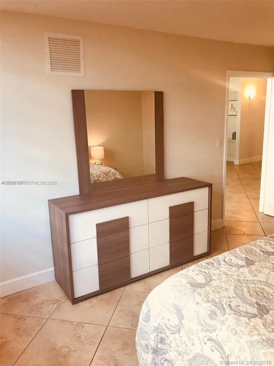 6917 Collins Ave #912 Miami Beach, FL 33141