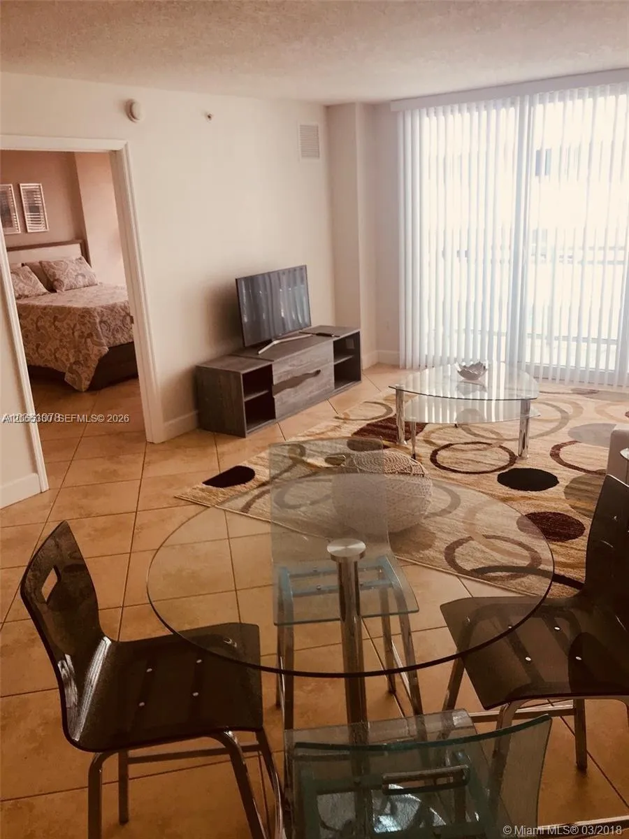 6917 Collins Ave #912 Miami Beach, FL 33141