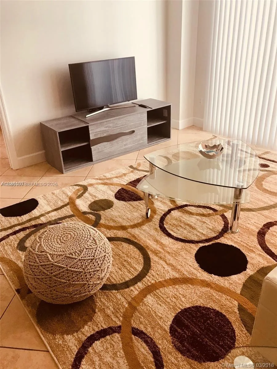 6917 Collins Ave #912 Miami Beach, FL 33141