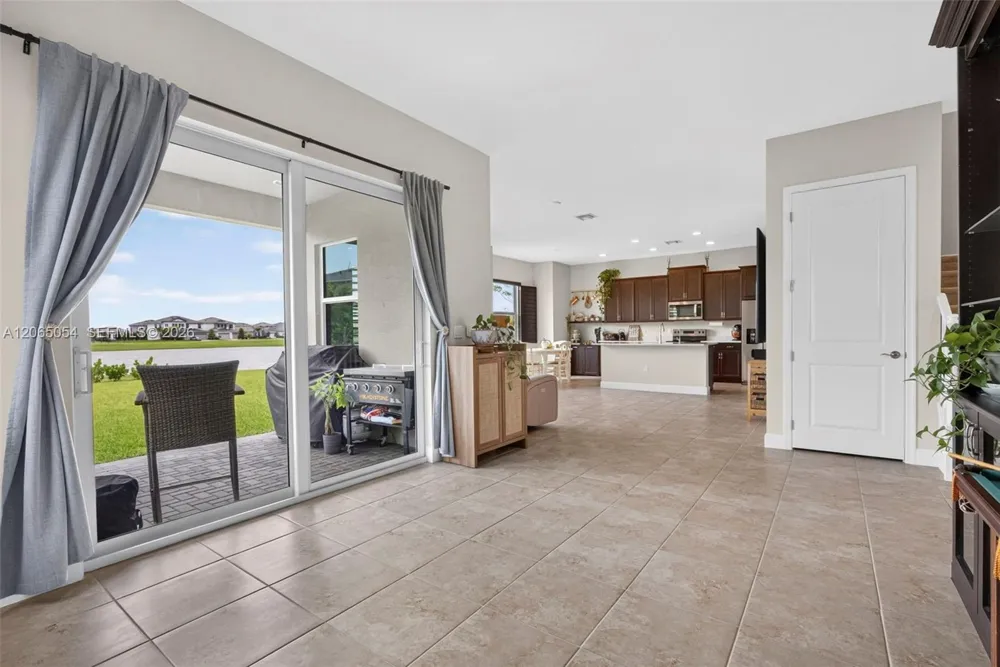 5691 Bristlecone Commoms Westlake, FL 33470
