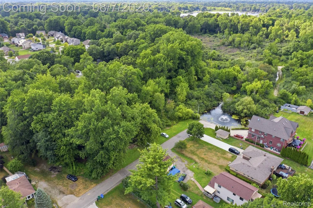 Gittins Street Commerce Charter Township, MI 48382