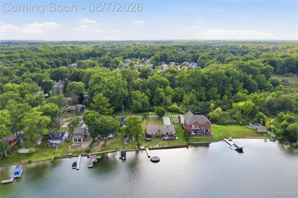 Gittins Street Commerce Charter Township, MI 48382