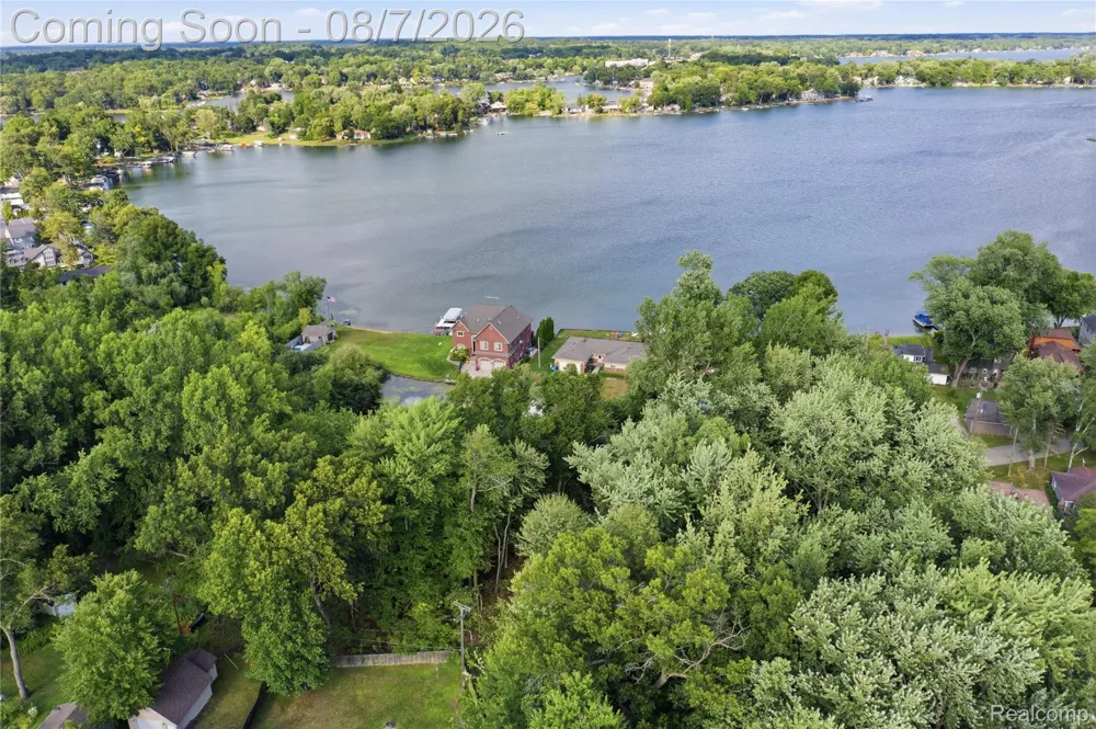 Gittins Street Commerce Charter Township, MI 48382