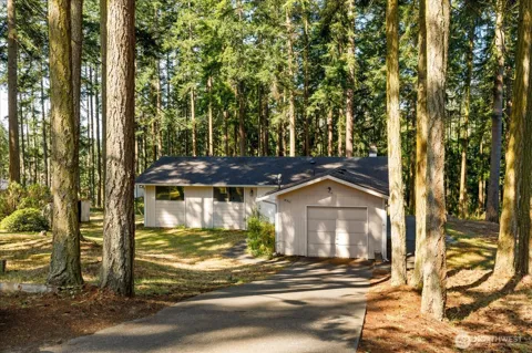 4511 Woodland Circle