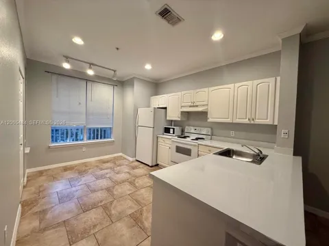 860 N Orange Ave #258