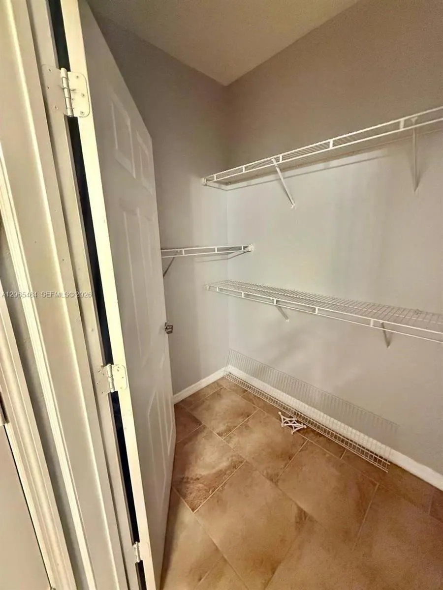 860 N Orange Ave #258 Orlando, FL 33180