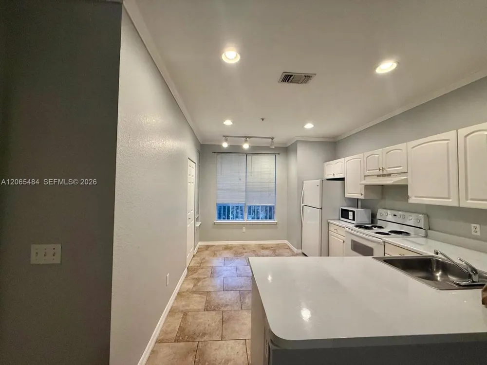 860 N Orange Ave #258 Orlando, FL 33180