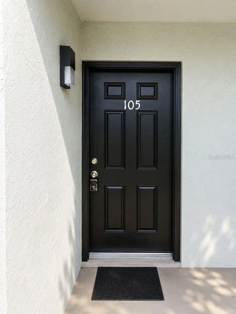 2812 SOMERSET PARK DRIVE #105 Tampa, FL 33613