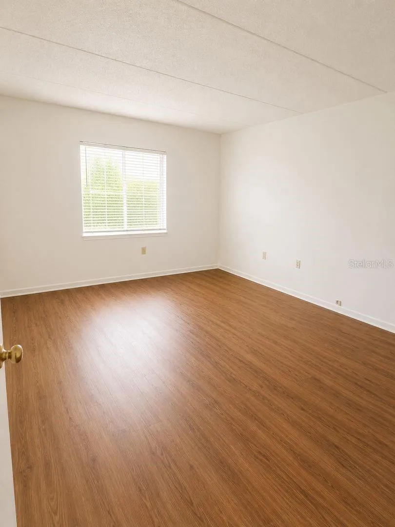 2812 SOMERSET PARK DRIVE #105 Tampa, FL 33613