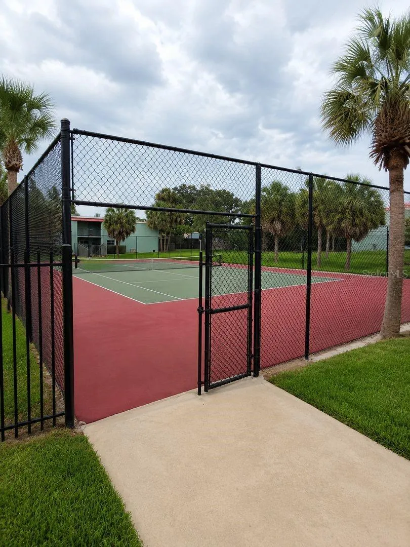 2812 SOMERSET PARK DRIVE #105 Tampa, FL 33613