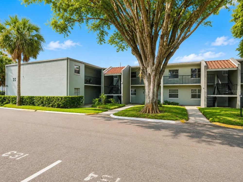 2812 SOMERSET PARK DRIVE #105 Tampa, FL 33613