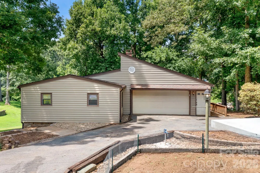 7224 Right Angle Street Sherrills Ford, NC 28673