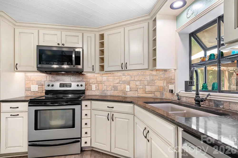 7224 Right Angle Street Sherrills Ford, NC 28673