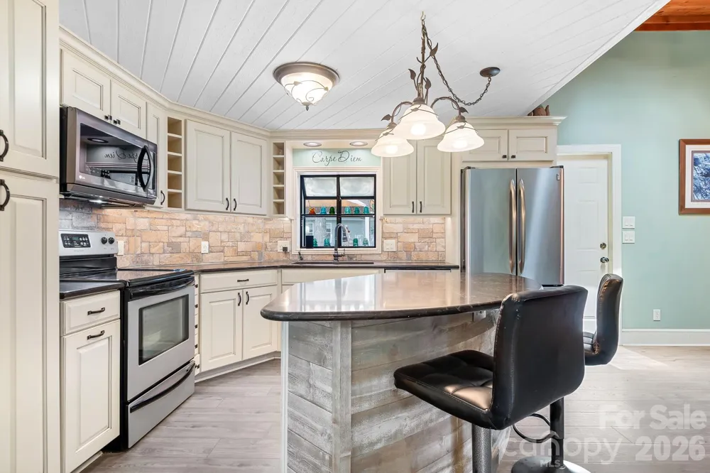 7224 Right Angle Street Sherrills Ford, NC 28673