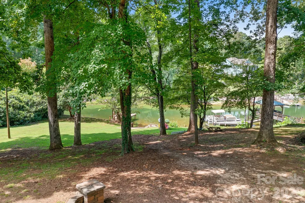 7224 Right Angle Street Sherrills Ford, NC 28673
