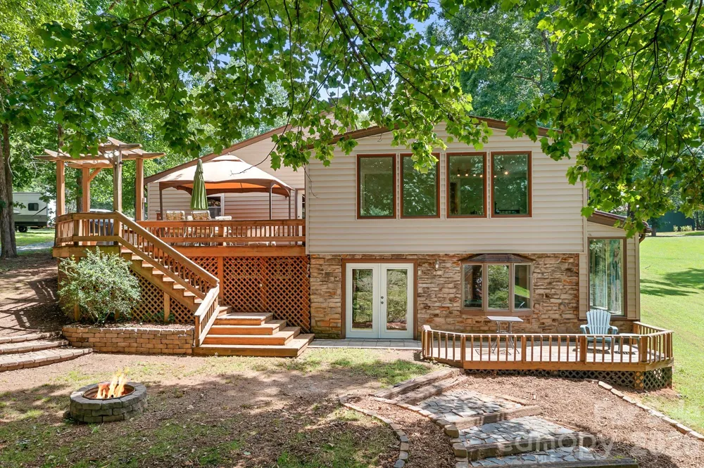 7224 Right Angle Street Sherrills Ford, NC 28673