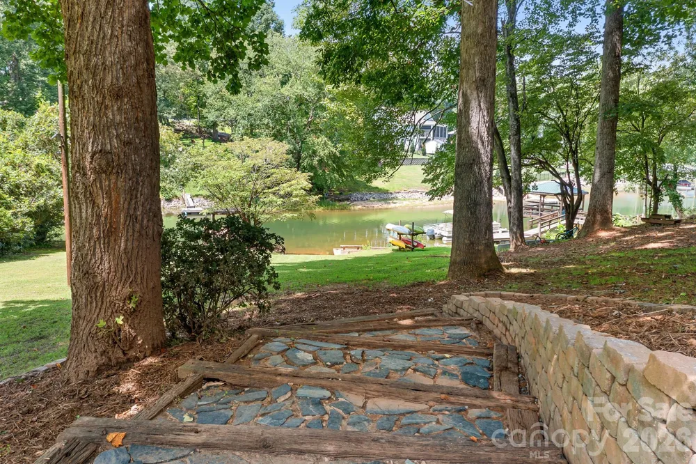 7224 Right Angle Street Sherrills Ford, NC 28673