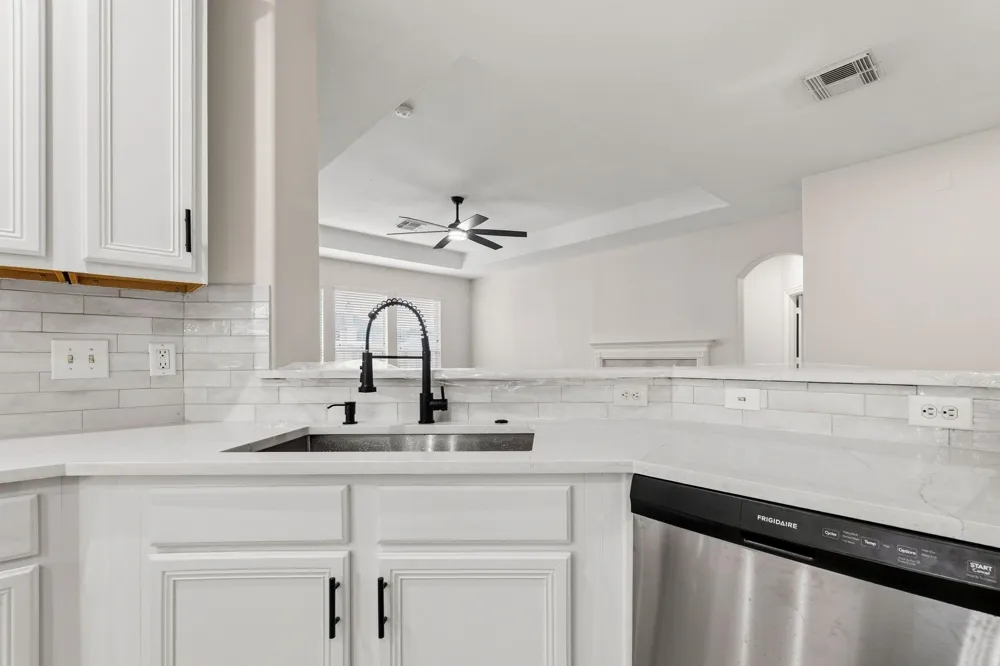 4432 Mae Street Friendswood, TX 77546