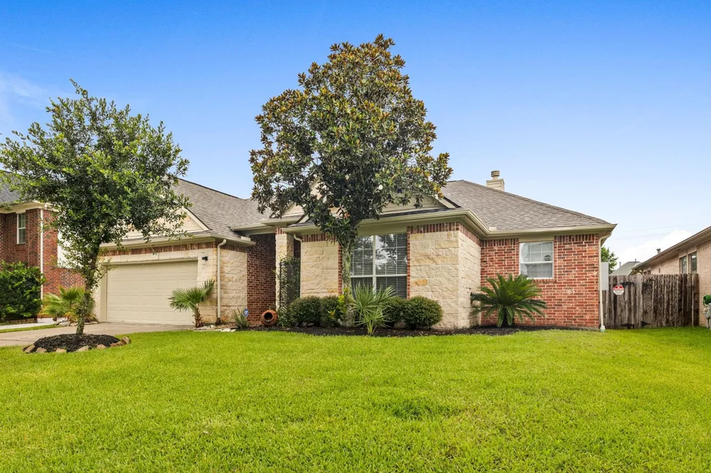 4432 Mae Street Friendswood, TX 77546