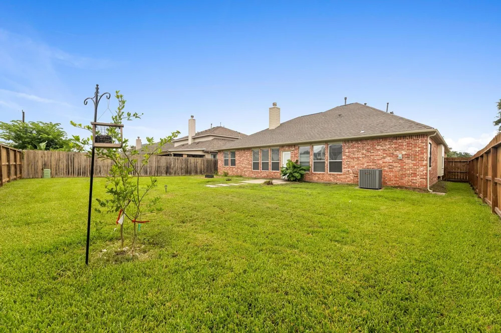 4432 Mae Street Friendswood, TX 77546