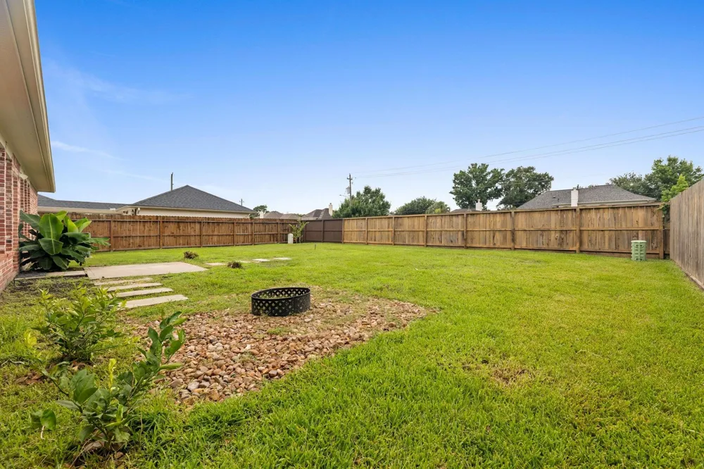 4432 Mae Street Friendswood, TX 77546