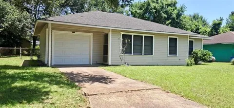 512 Azalea Avenue