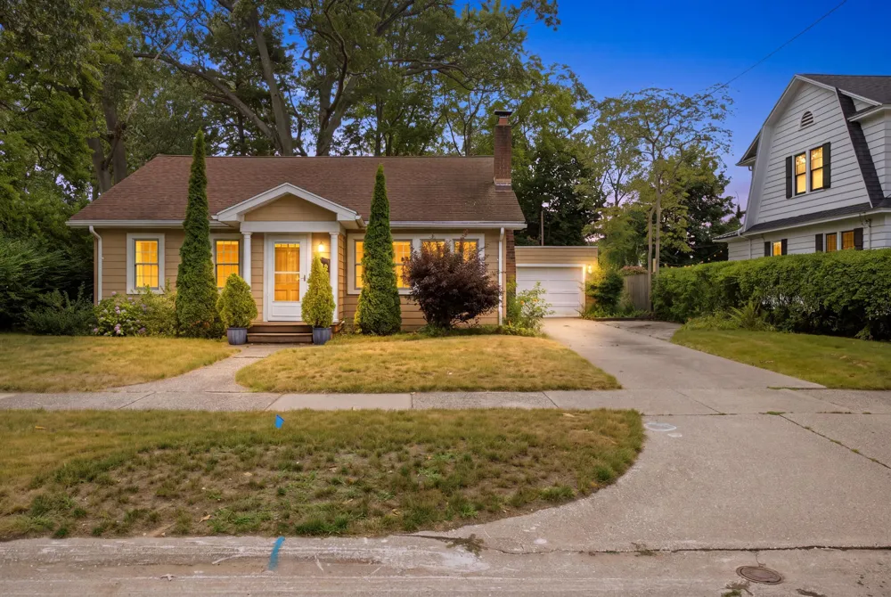 909 Moulton Avenue Muskegon, MI 49445