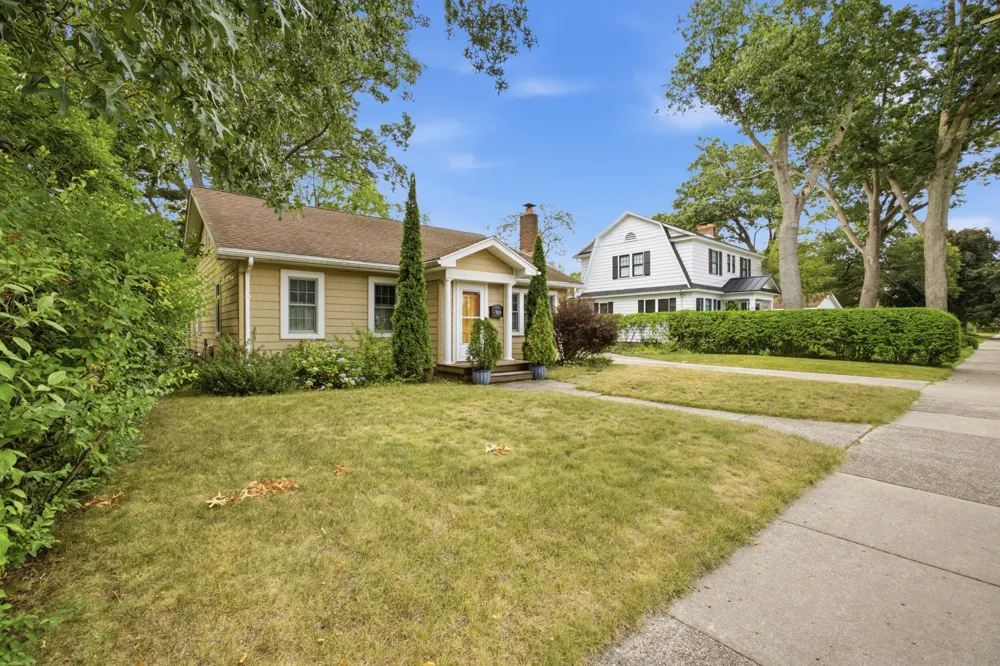 909 Moulton Avenue Muskegon, MI 49445