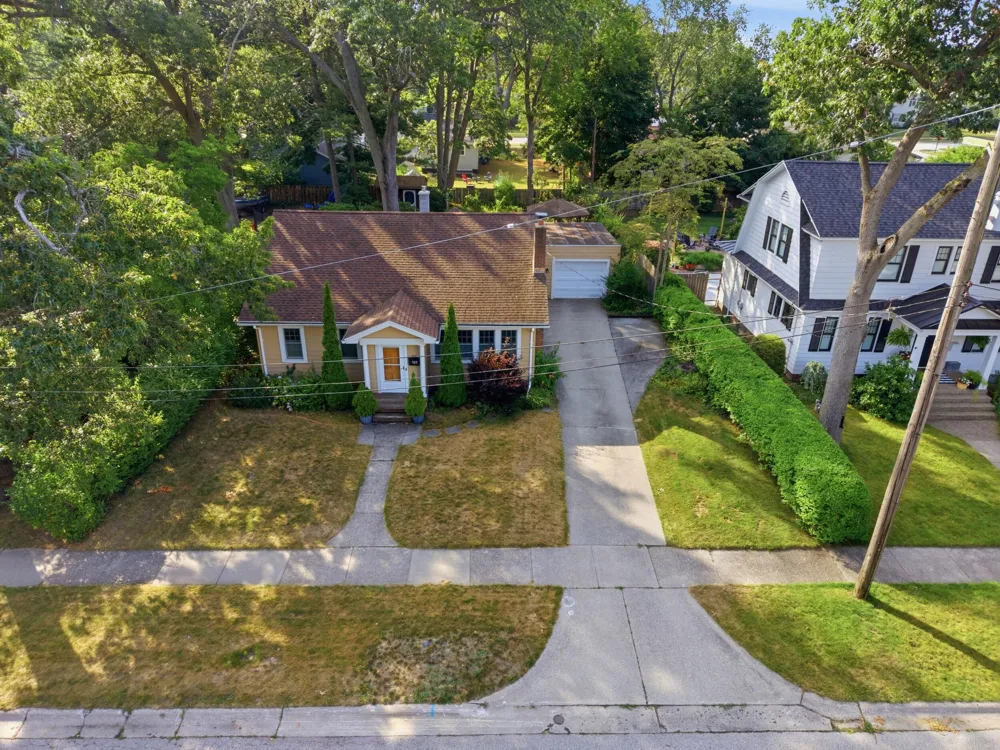 909 Moulton Avenue Muskegon, MI 49445
