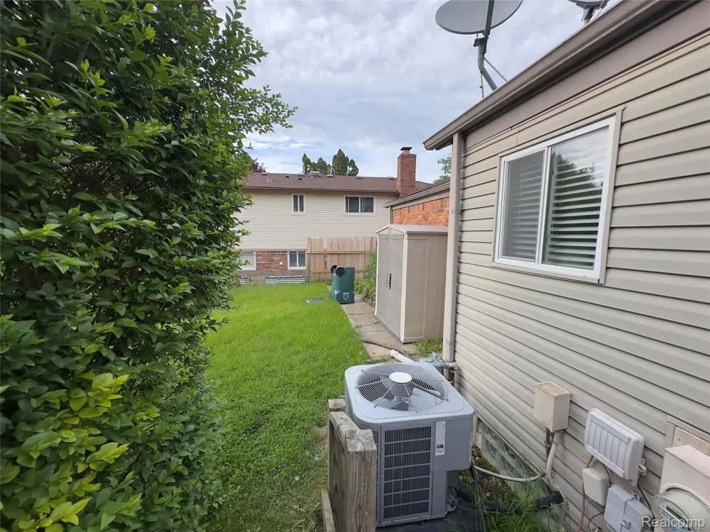 3757 Oxley Drive Troy City, MI 48083