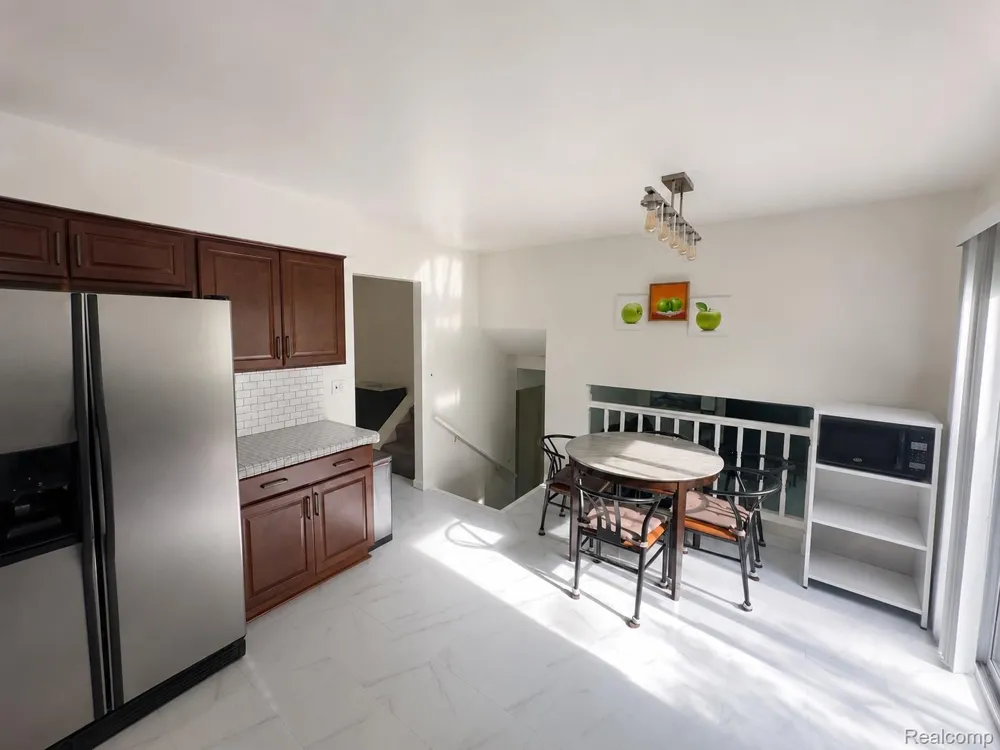 3757 Oxley Drive Troy City, MI 48083