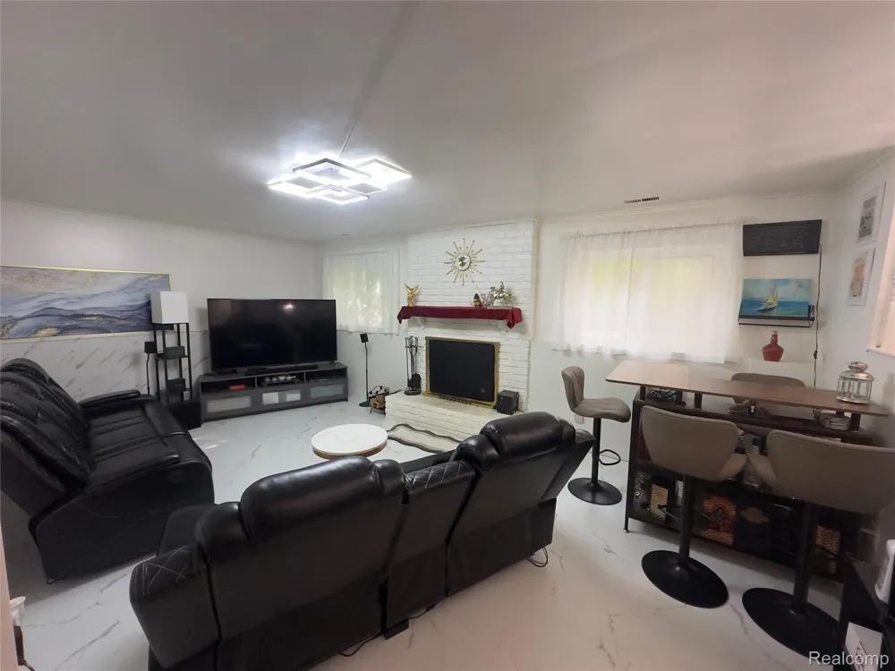 3757 Oxley Drive Troy City, MI 48083